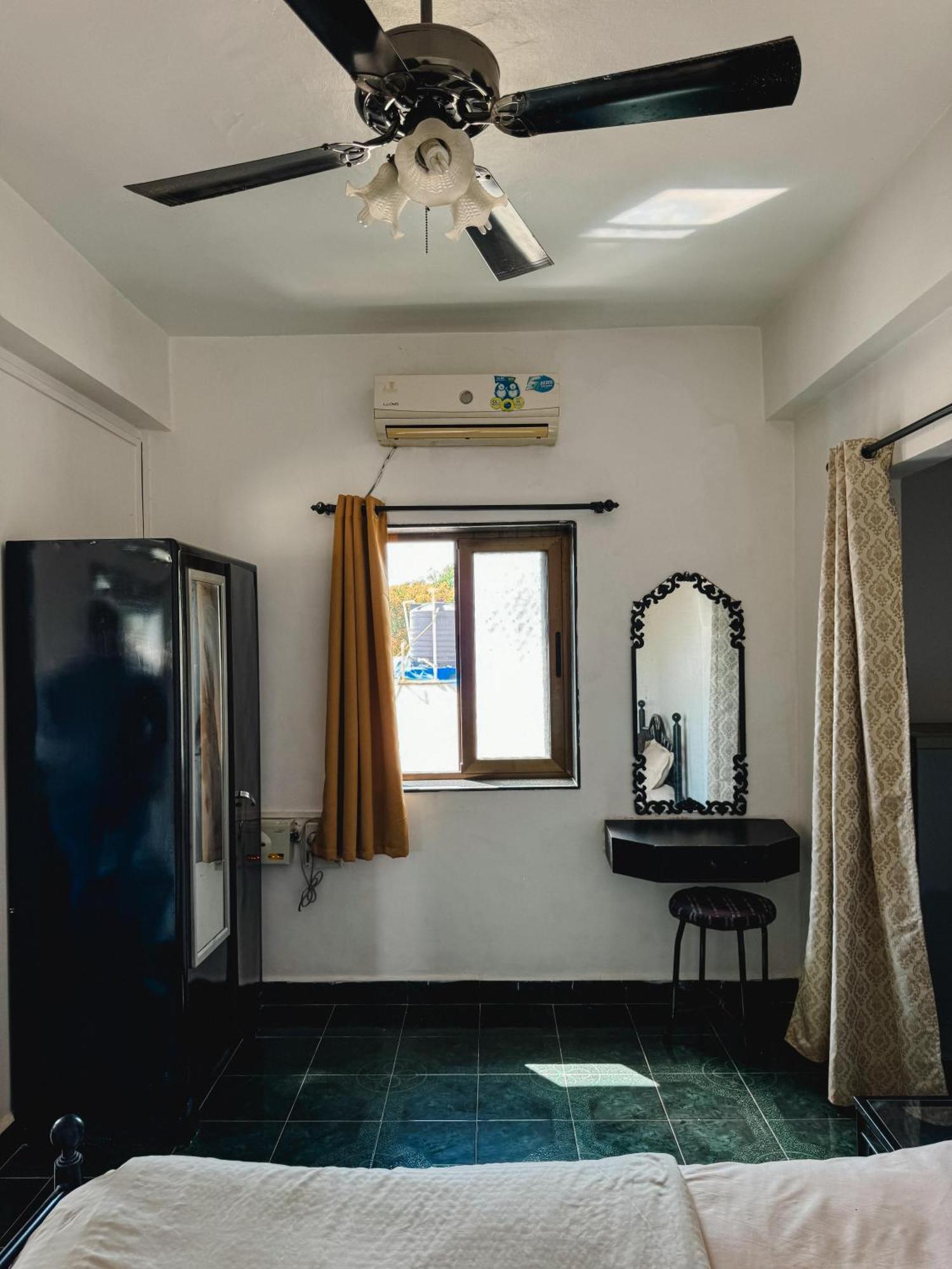 1Bhk Suites With Kitchen & Pool By Goaround Homes At Vagator Luaran gambar
