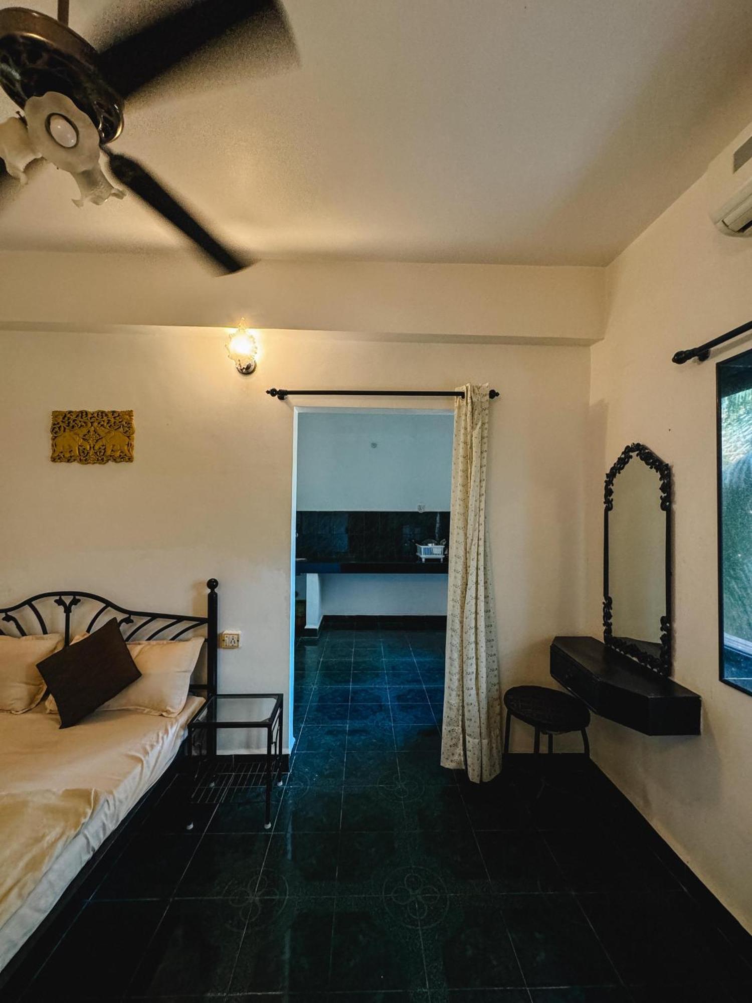 1Bhk Suites With Kitchen & Pool By Goaround Homes At Vagator Luaran gambar