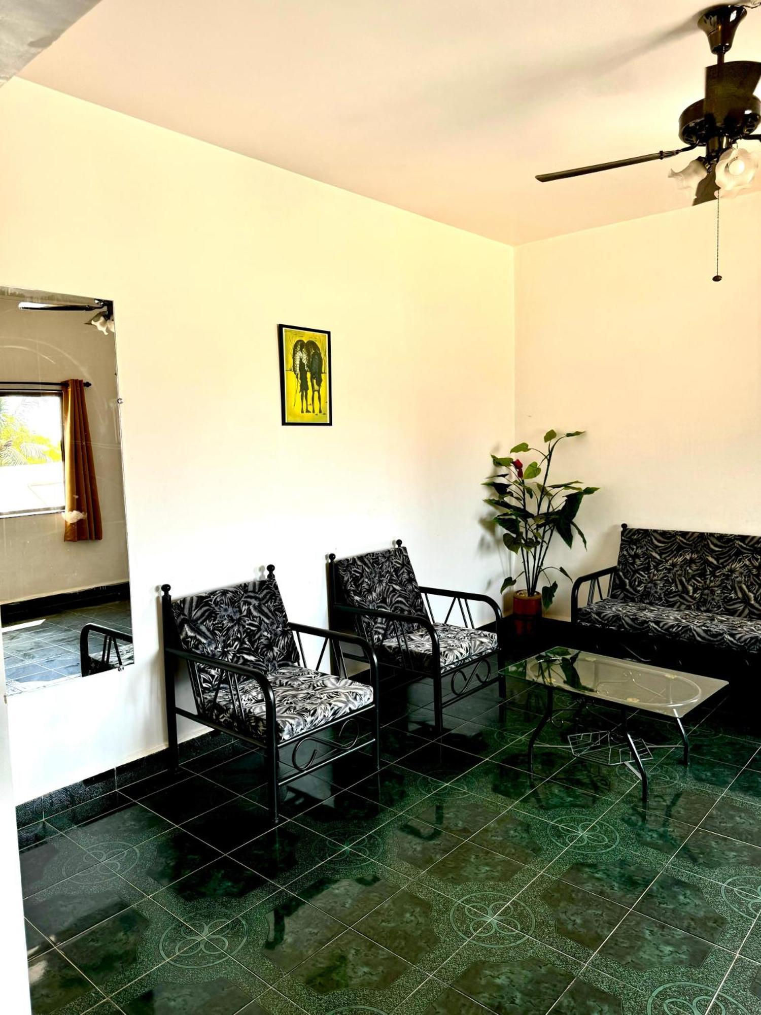 1Bhk Suites With Kitchen & Pool By Goaround Homes At Vagator Luaran gambar